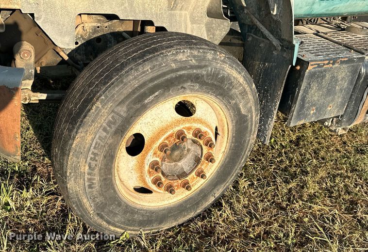 image for item EJ7245 1999 GMC C6500 refuse truck