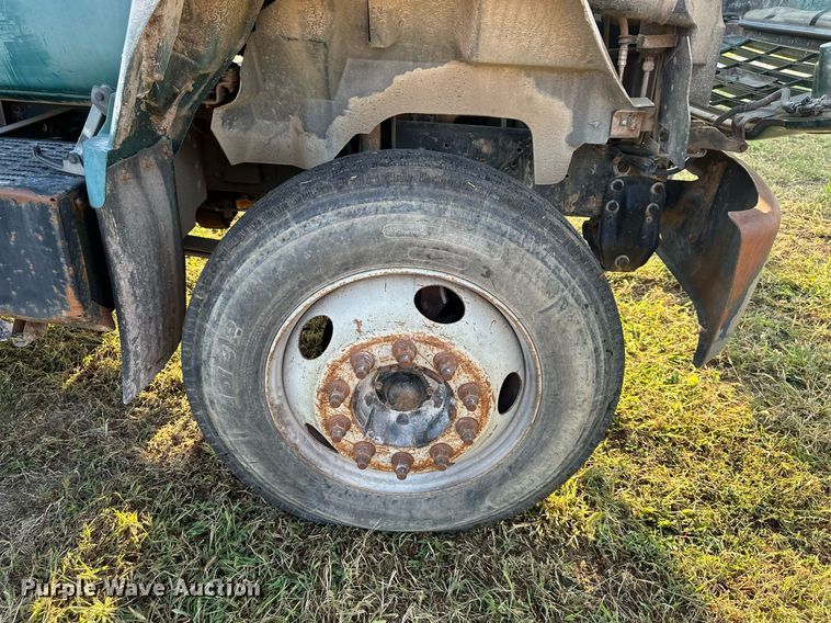 image for item EJ7245 1999 GMC C6500 refuse truck