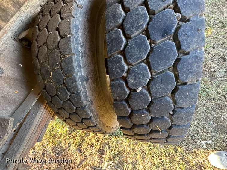 image for item EJ7245 1999 GMC C6500 refuse truck