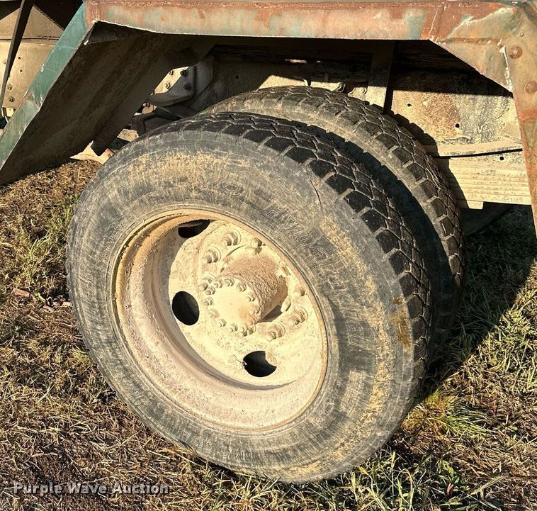 image for item EJ7245 1999 GMC C6500 refuse truck