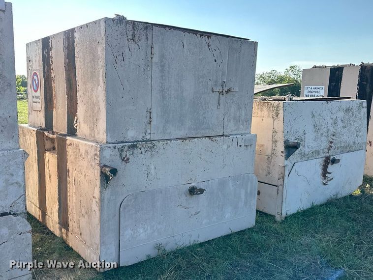 image for item EJ7245 1999 GMC C6500 refuse truck