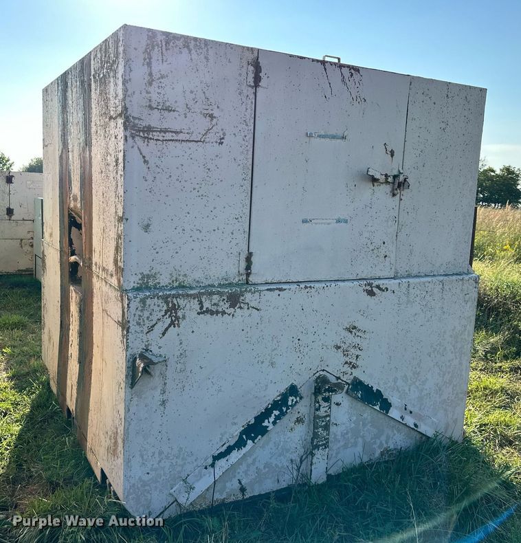 image for item EJ7245 1999 GMC C6500 refuse truck