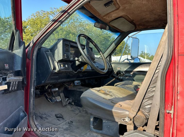 image for item EJ7246 1992 GMC  Topkick C6500 rollback truck