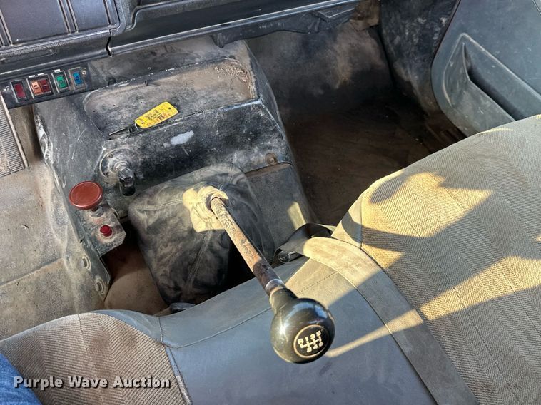 image for item EJ7246 1992 GMC  Topkick C6500 rollback truck