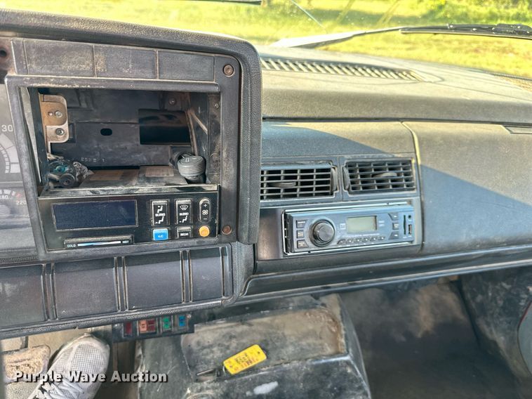 image for item EJ7246 1992 GMC  Topkick C6500 rollback truck