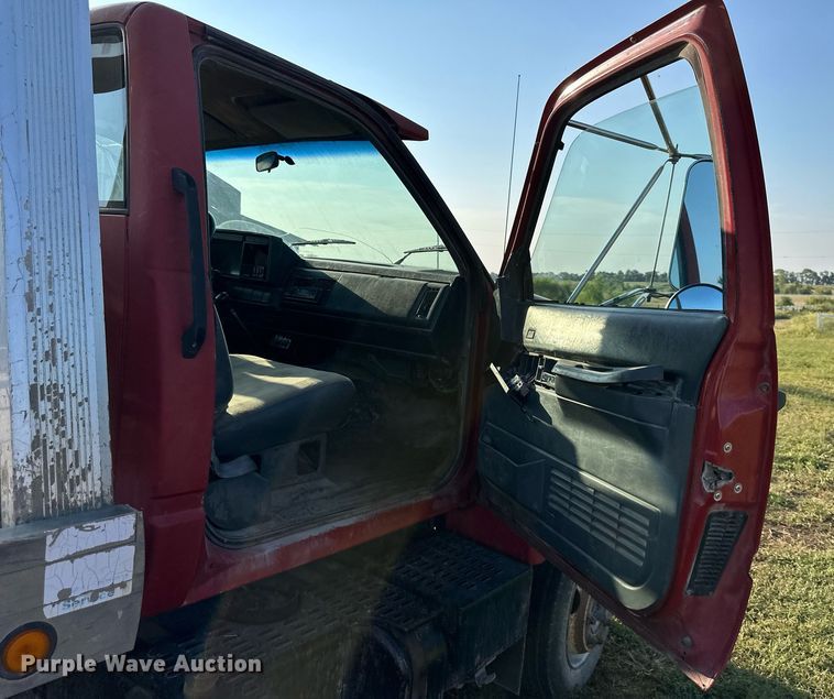 image for item EJ7246 1992 GMC  Topkick C6500 rollback truck