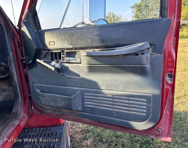 image for item EJ7246 1992 GMC  Topkick C6500 rollback truck