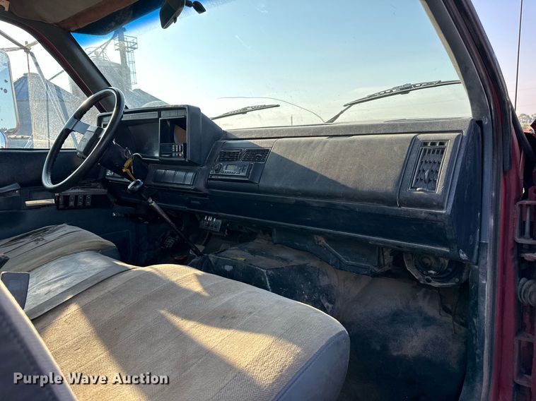 image for item EJ7246 1992 GMC  Topkick C6500 rollback truck