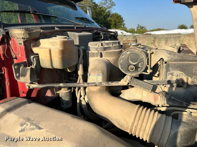 image for item EJ7246 1992 GMC  Topkick C6500 rollback truck