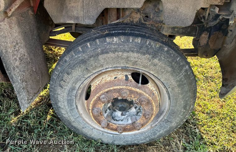 image for item EJ7246 1992 GMC  Topkick C6500 rollback truck