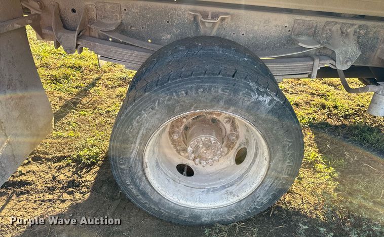 image for item EJ7246 1992 GMC  Topkick C6500 rollback truck