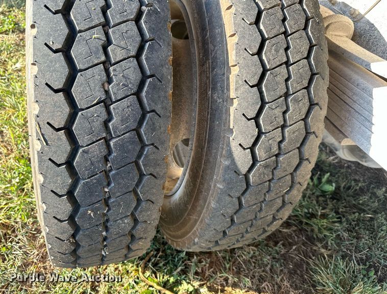 image for item EJ7246 1992 GMC  Topkick C6500 rollback truck