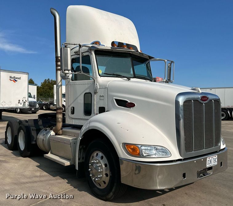 image for item EJ7281 2013 Peterbilt  384 semi truck