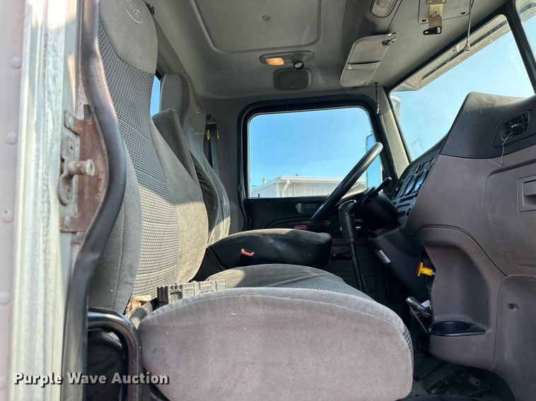 image for item EJ7281 2013 Peterbilt  384 semi truck