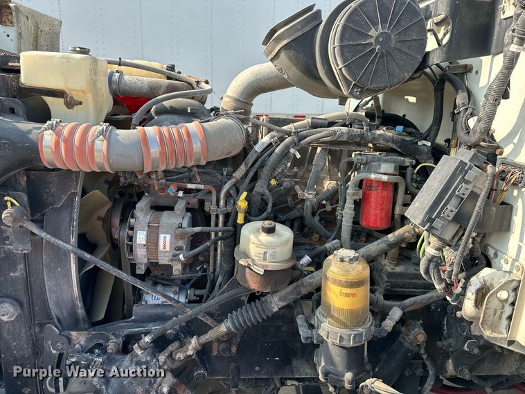 image for item EJ7281 2013 Peterbilt  384 semi truck