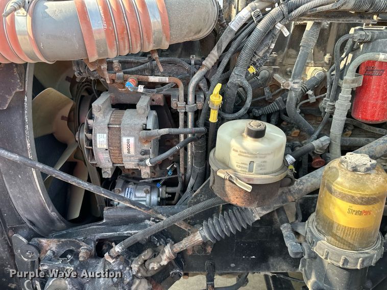 image for item EJ7281 2013 Peterbilt  384 semi truck