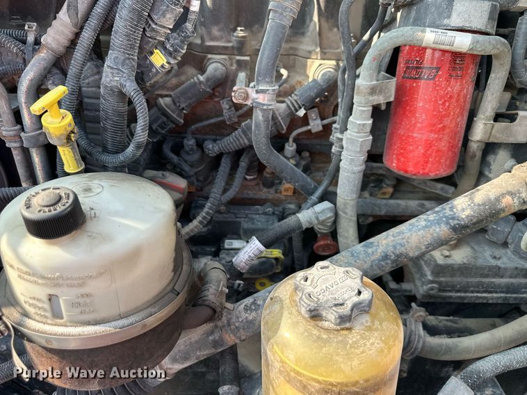 image for item EJ7281 2013 Peterbilt  384 semi truck