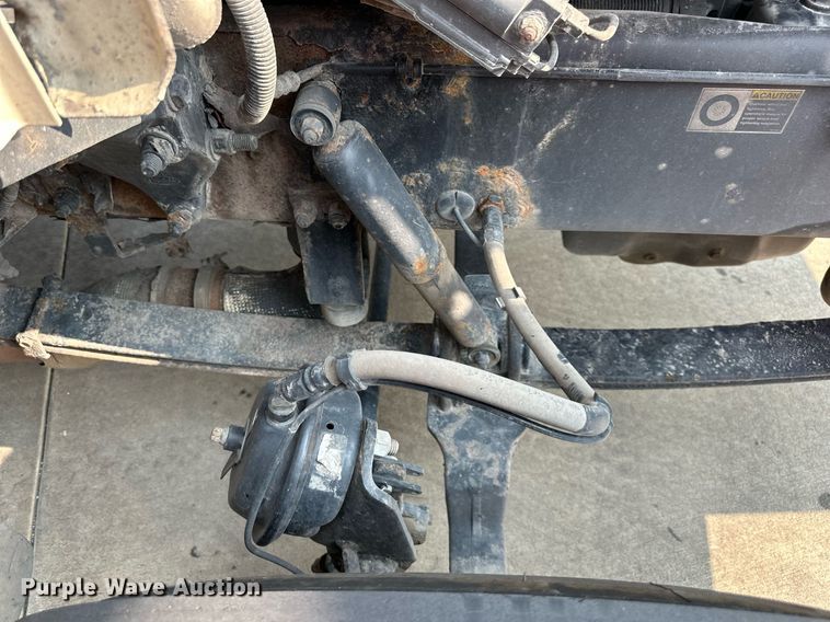 image for item EJ7281 2013 Peterbilt  384 semi truck