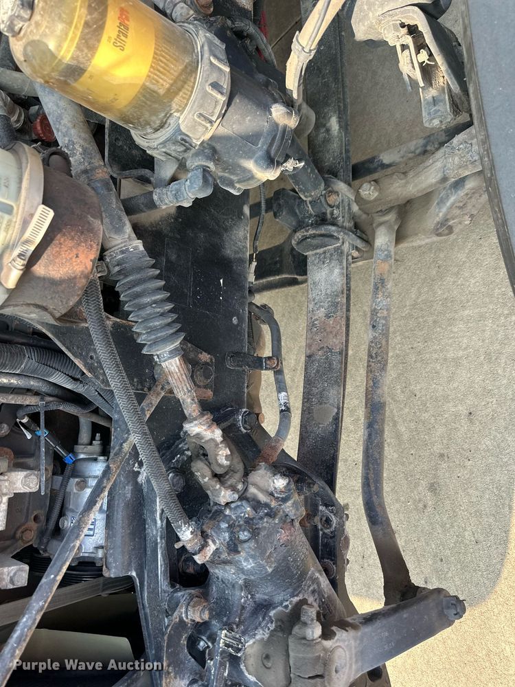 image for item EJ7281 2013 Peterbilt  384 semi truck