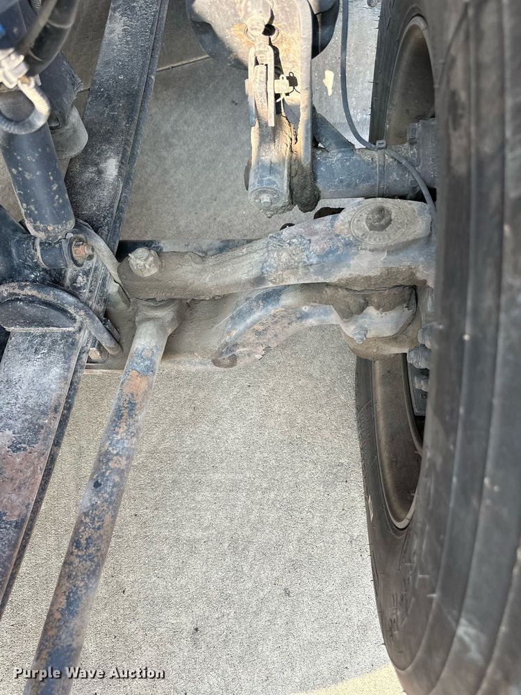 image for item EJ7281 2013 Peterbilt  384 semi truck