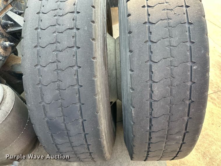 image for item EJ7281 2013 Peterbilt  384 semi truck