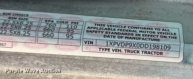 image for item EJ7281 2013 Peterbilt  384 semi truck