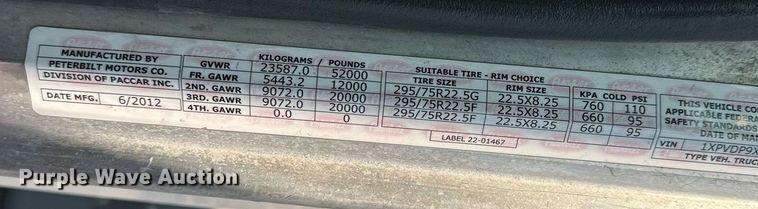 image for item EJ7281 2013 Peterbilt  384 semi truck