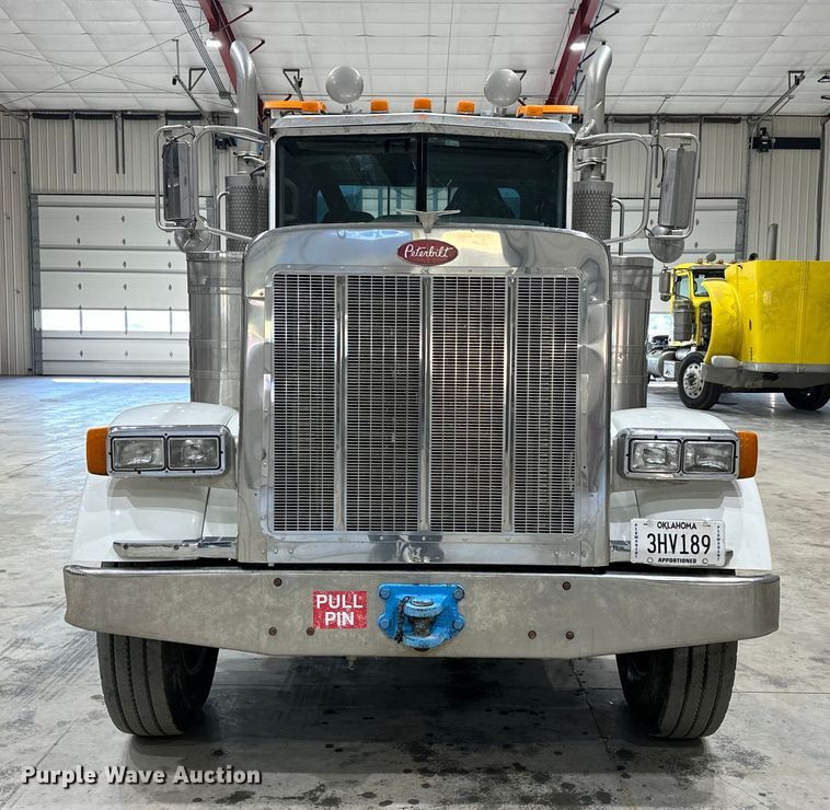 image for item EJ8925 2007 Peterbilt  379 semi truck