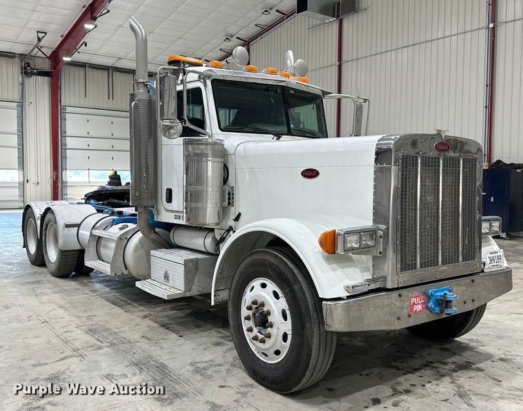 image for item EJ8925 2007 Peterbilt  379 semi truck