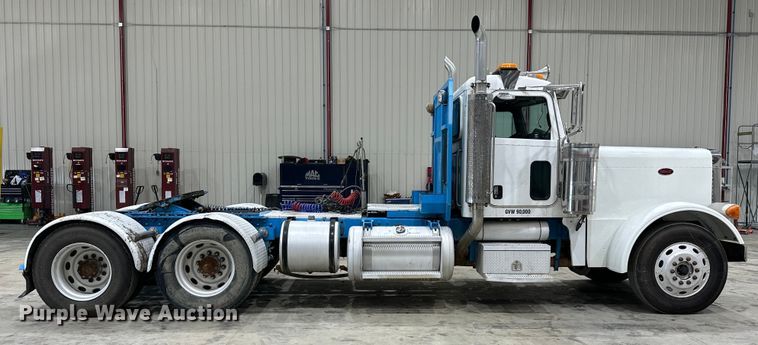 image for item EJ8925 2007 Peterbilt  379 semi truck