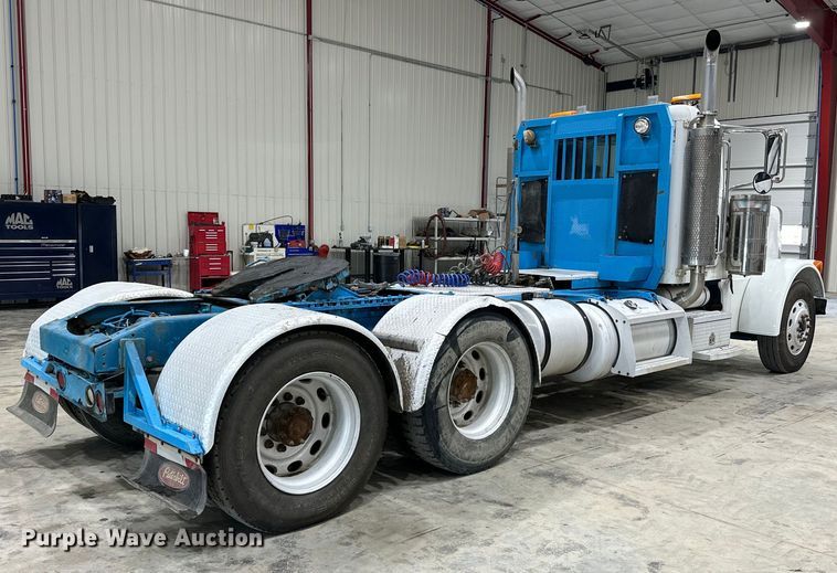 image for item EJ8925 2007 Peterbilt  379 semi truck