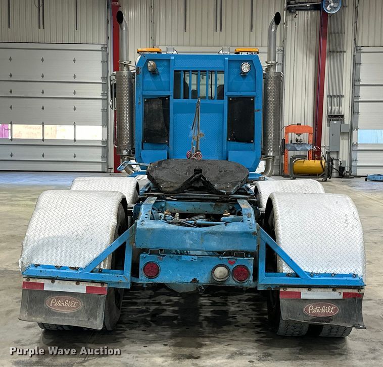 image for item EJ8925 2007 Peterbilt  379 semi truck