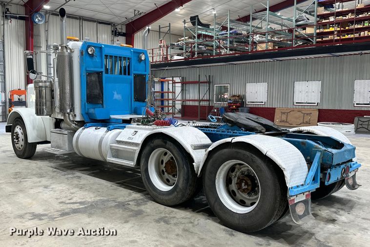 image for item EJ8925 2007 Peterbilt  379 semi truck