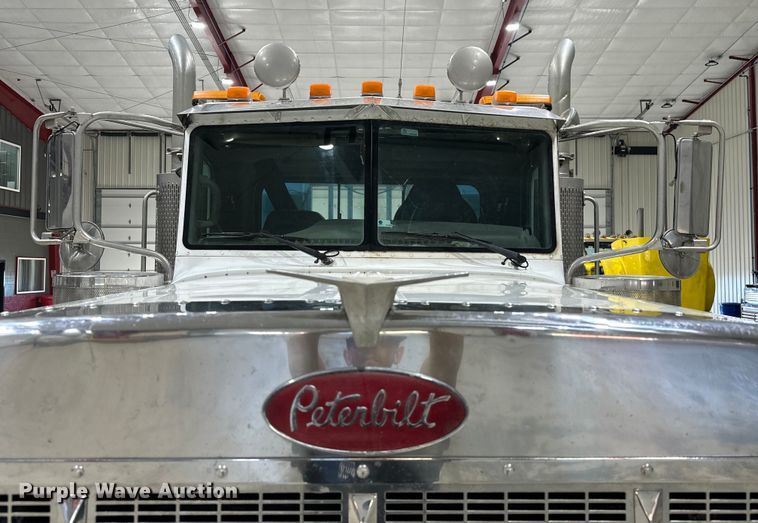 image for item EJ8925 2007 Peterbilt  379 semi truck