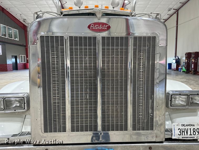image for item EJ8925 2007 Peterbilt  379 semi truck