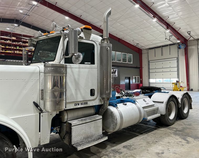 image for item EJ8925 2007 Peterbilt  379 semi truck