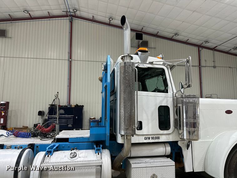 image for item EJ8925 2007 Peterbilt  379 semi truck