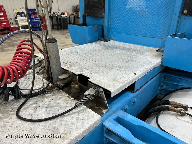 image for item EJ8925 2007 Peterbilt  379 semi truck