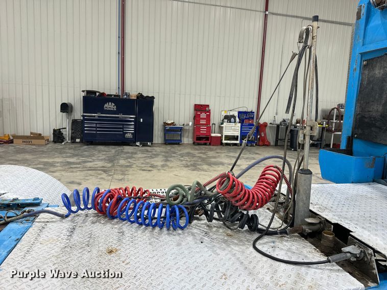 image for item EJ8925 2007 Peterbilt  379 semi truck