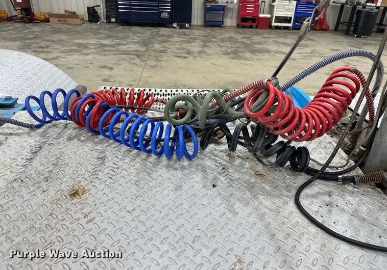 image for item EJ8925 2007 Peterbilt  379 semi truck