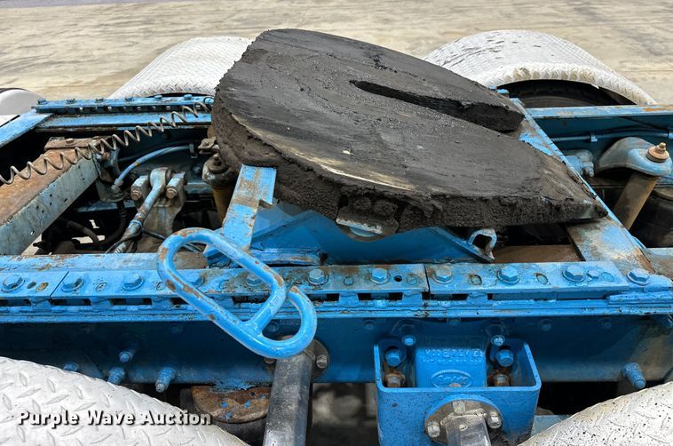 image for item EJ8925 2007 Peterbilt  379 semi truck