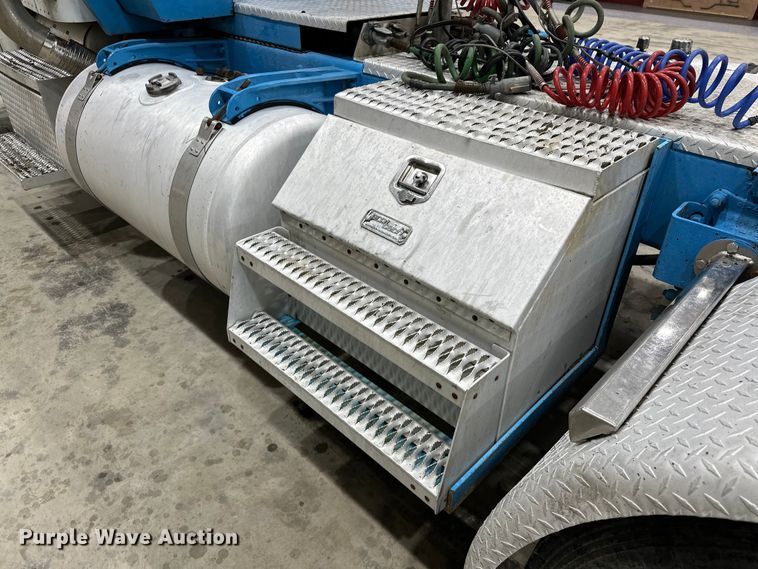 image for item EJ8925 2007 Peterbilt  379 semi truck