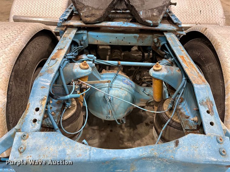 image for item EJ8925 2007 Peterbilt  379 semi truck