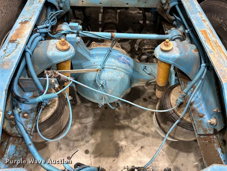 image for item EJ8925 2007 Peterbilt  379 semi truck