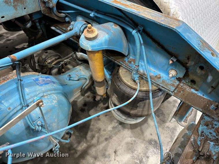 image for item EJ8925 2007 Peterbilt  379 semi truck