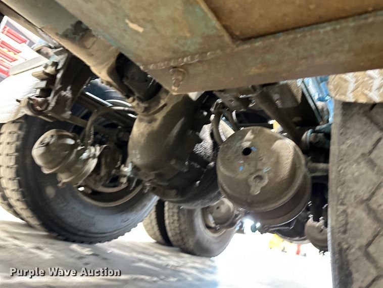 image for item EJ8925 2007 Peterbilt  379 semi truck