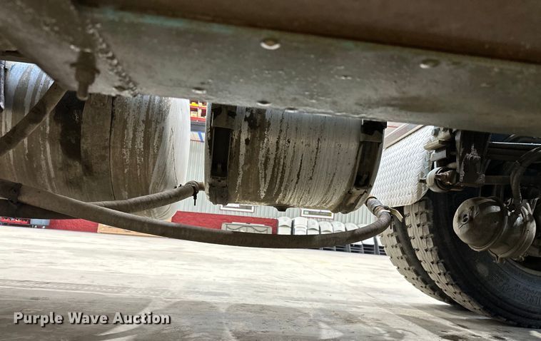 image for item EJ8925 2007 Peterbilt  379 semi truck