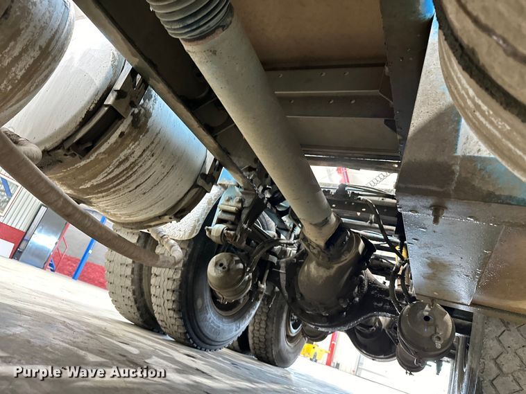 image for item EJ8925 2007 Peterbilt  379 semi truck