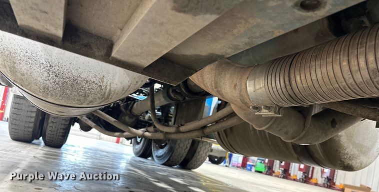 image for item EJ8925 2007 Peterbilt  379 semi truck