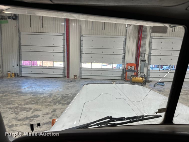 image for item EJ8925 2007 Peterbilt  379 semi truck